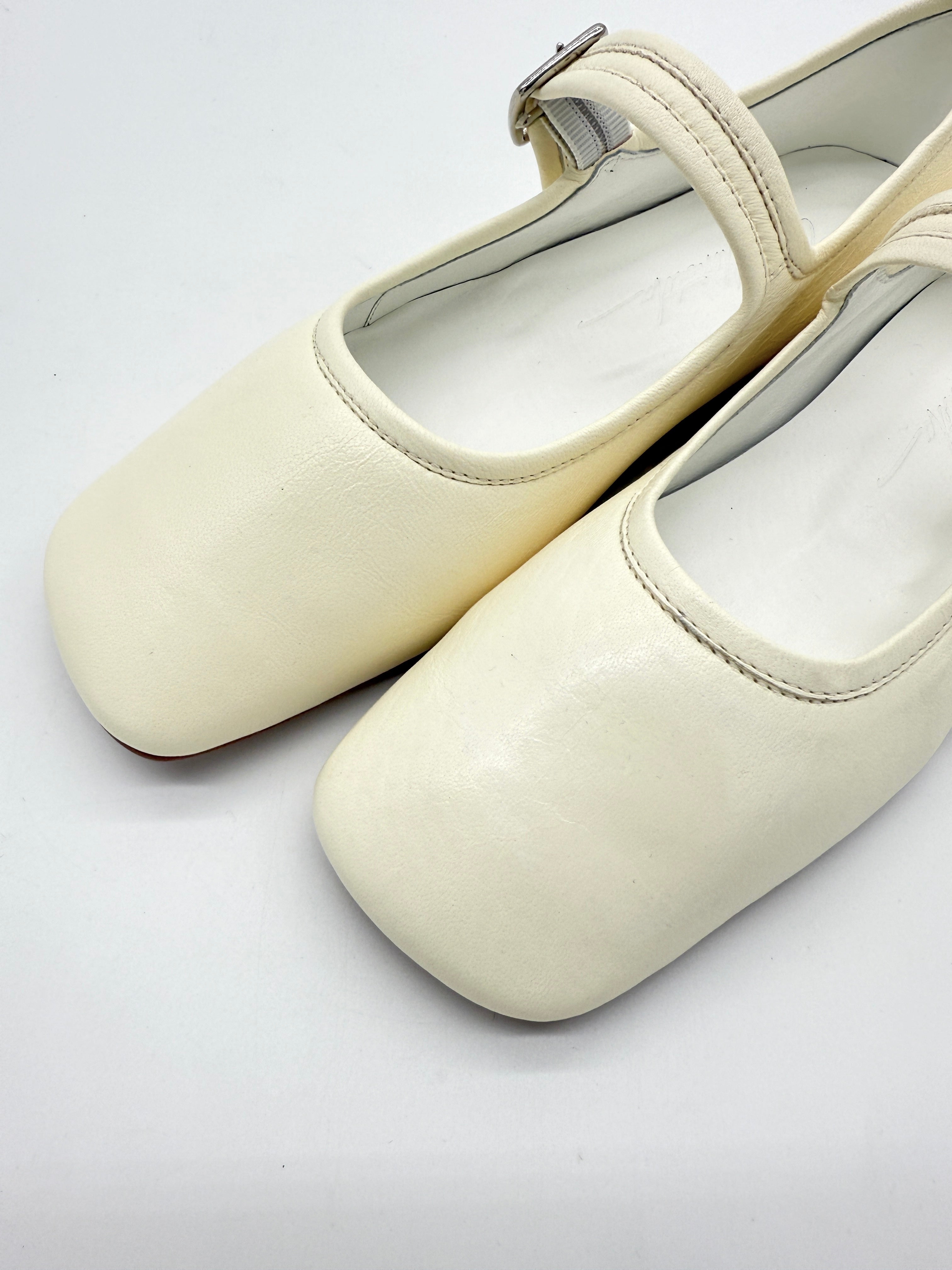 MARY J.【IVORY】- 35.5 AS IS