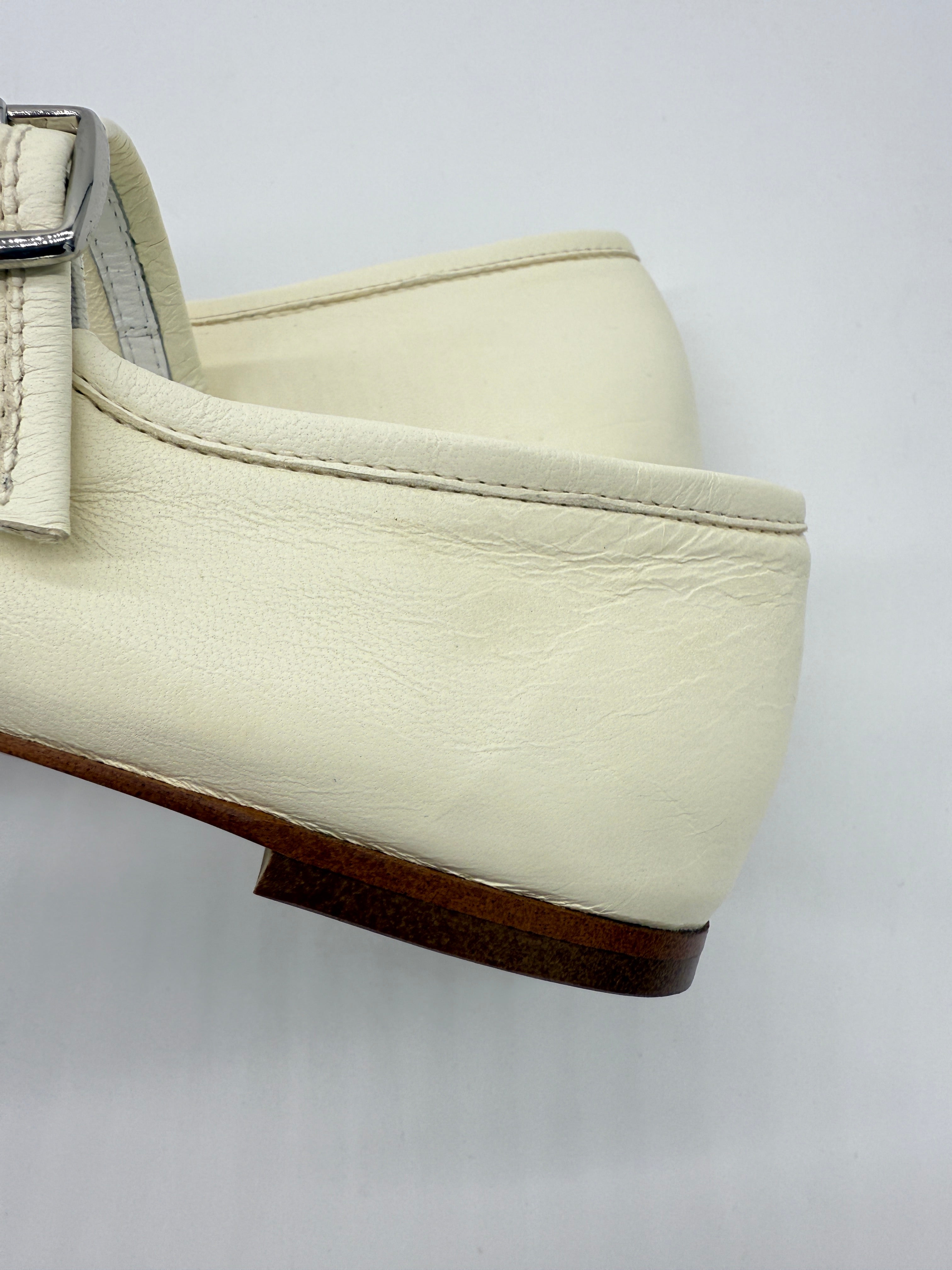 MARY J.【IVORY】- 36.5 AS IS