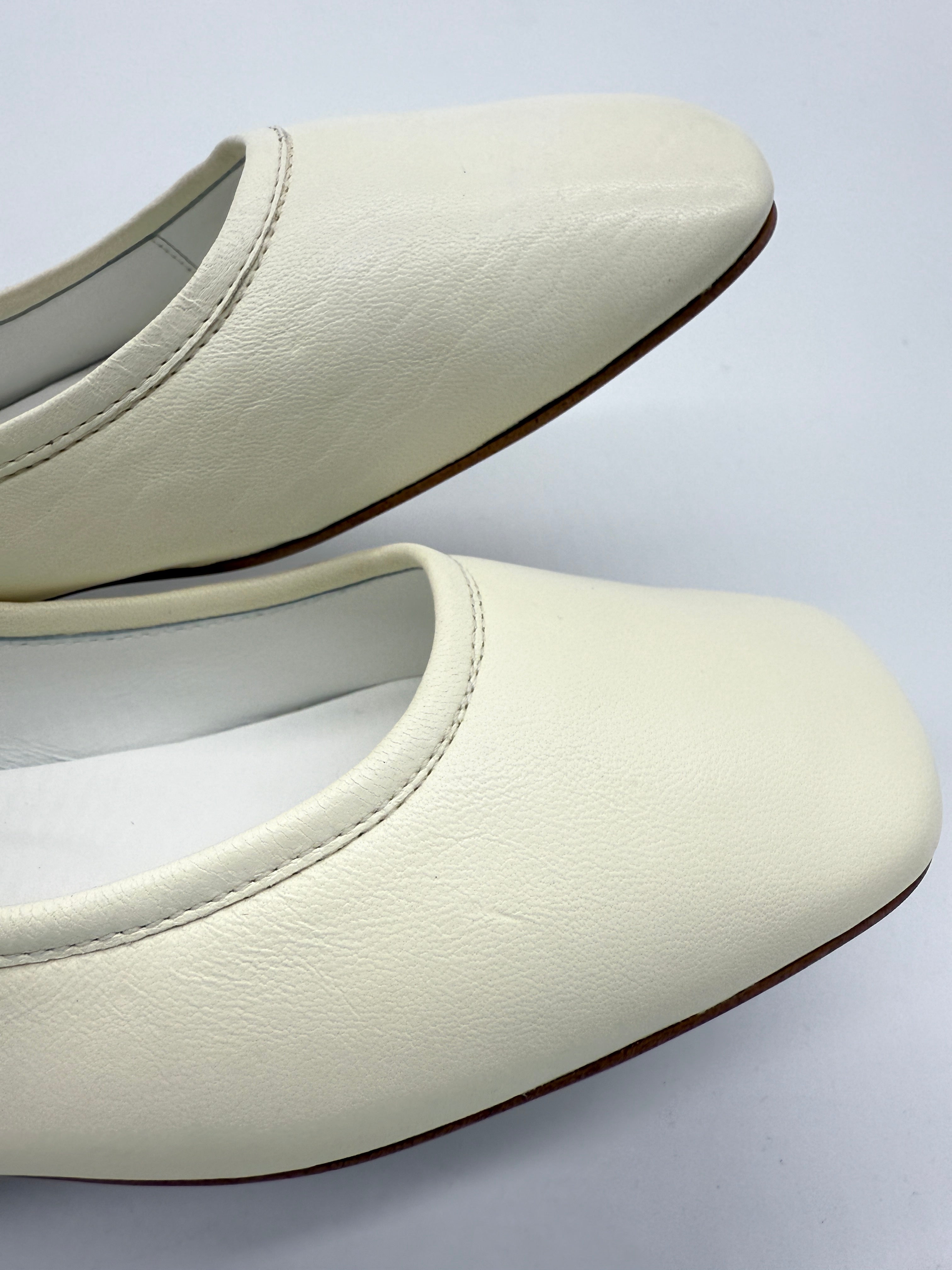 MARY J.【IVORY】- 35.5 AS IS