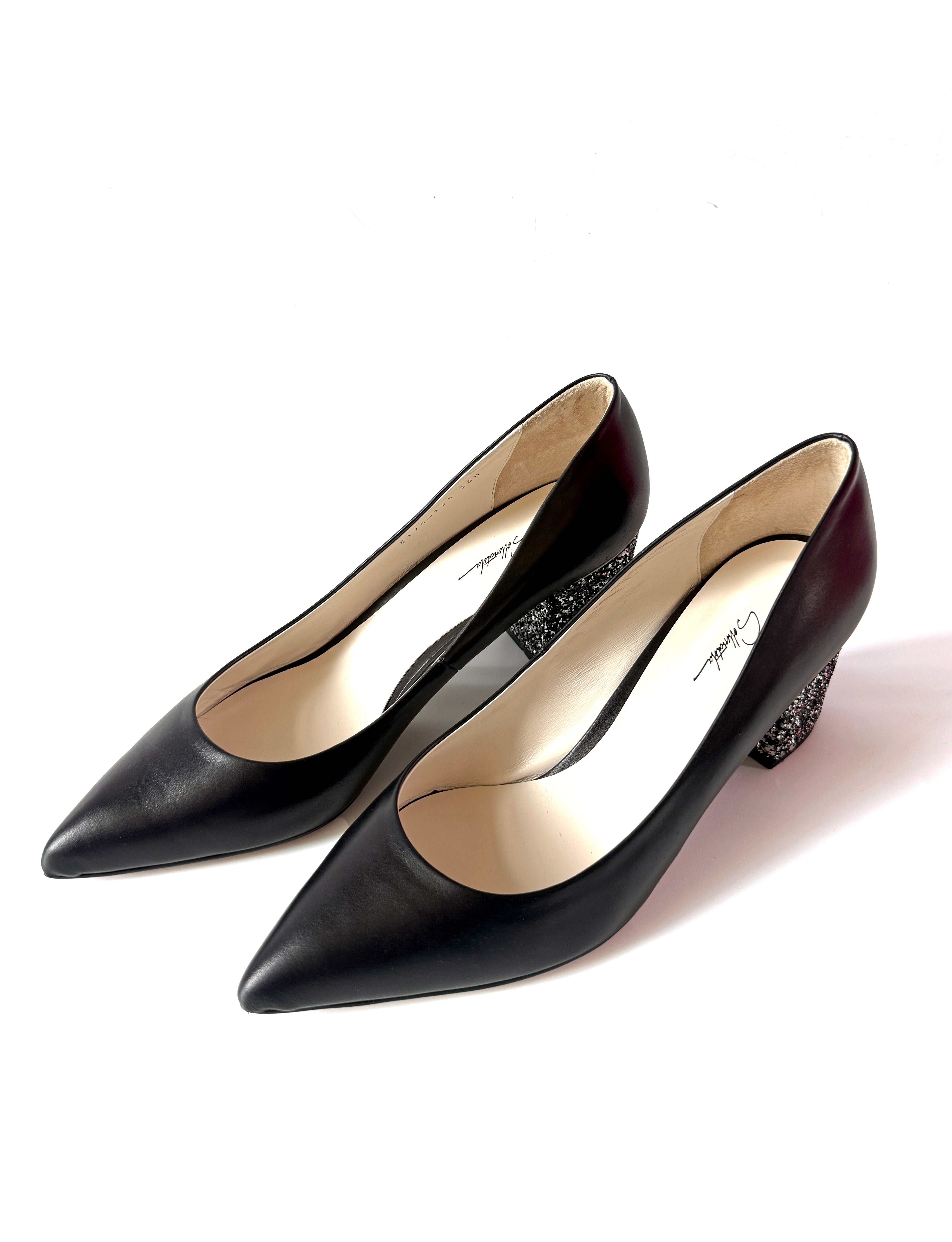 SAMPLE 15 - size 38.5