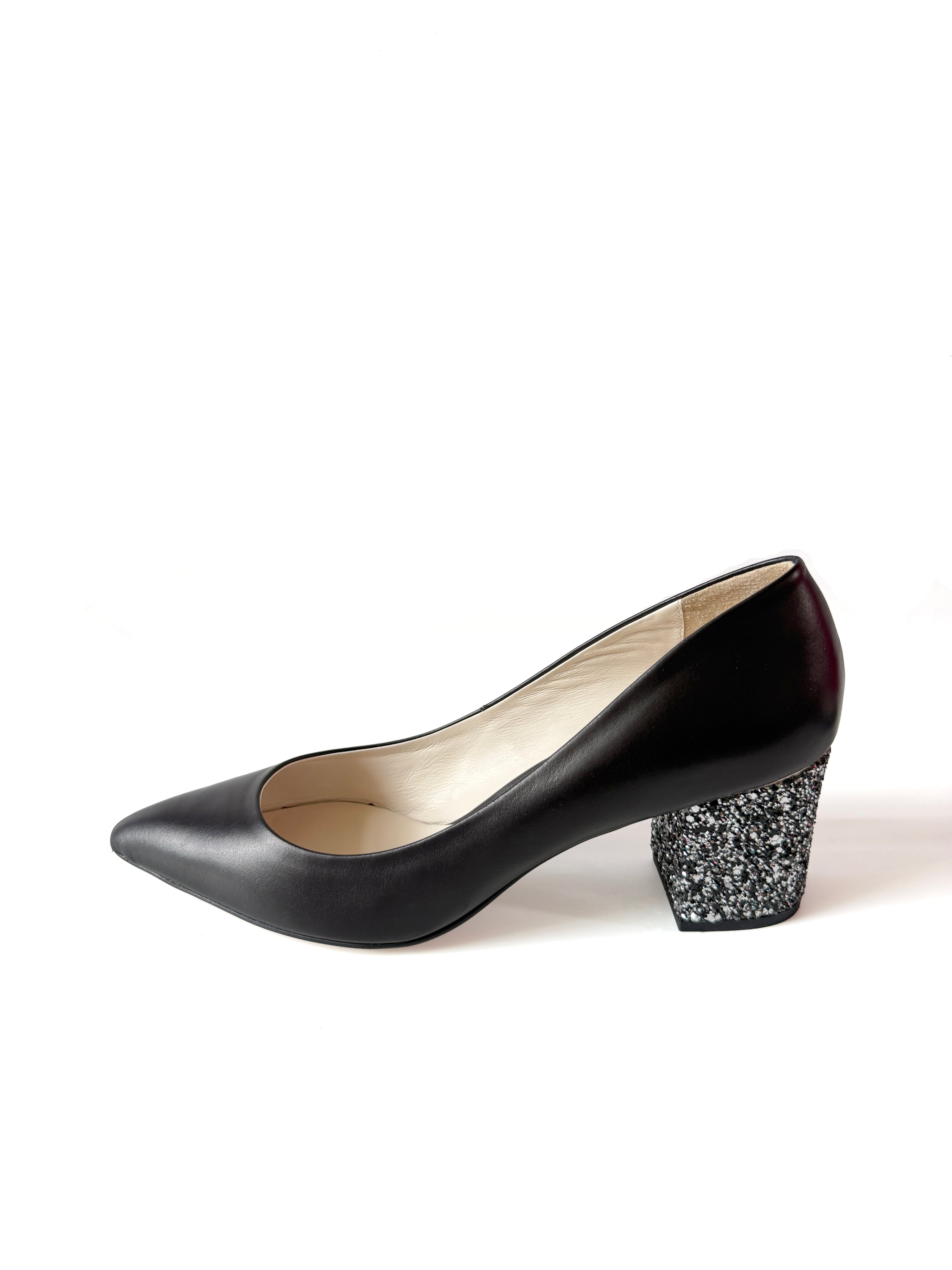SAMPLE 15 - size 38.5