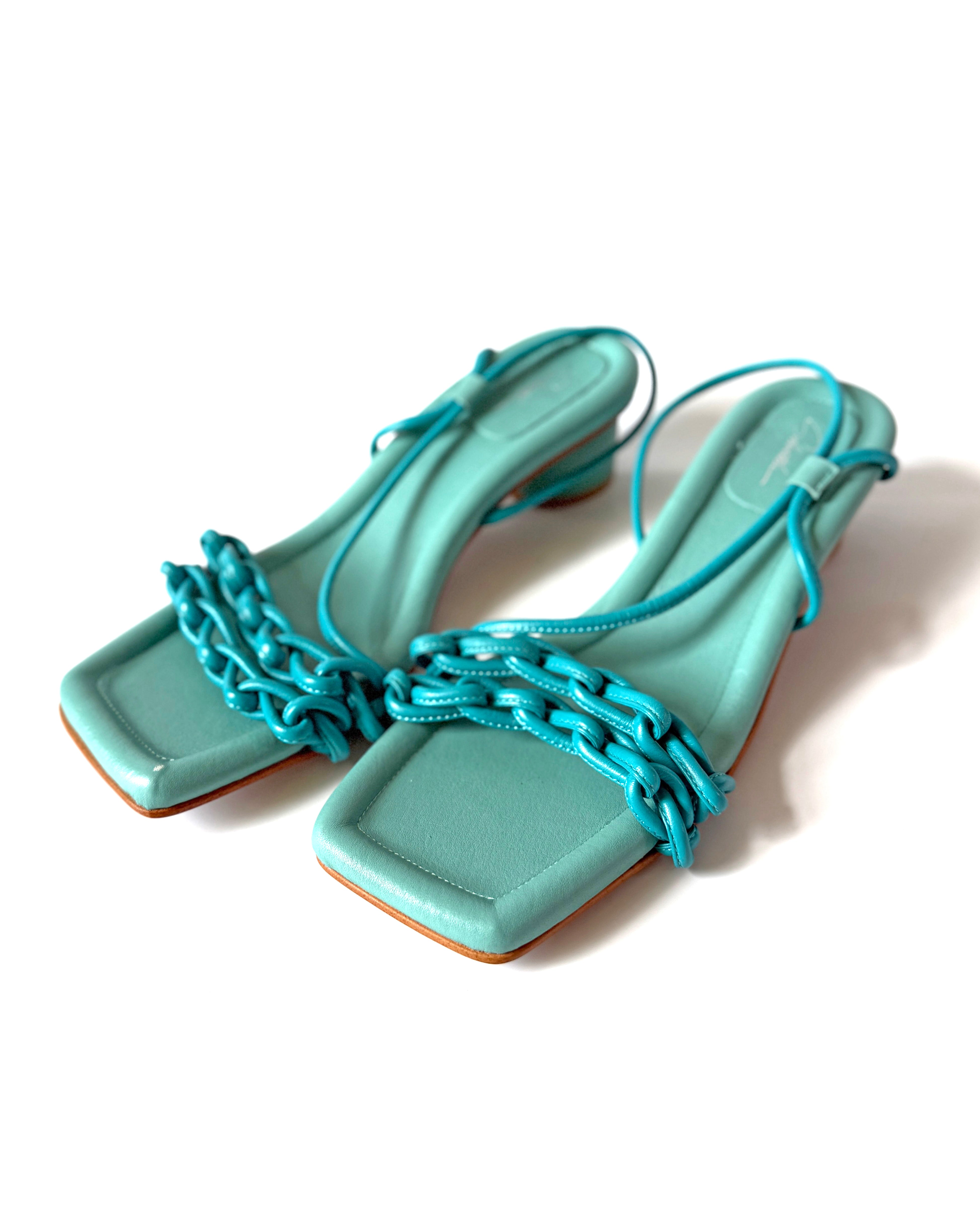 SAMPLE 30 - size 38
