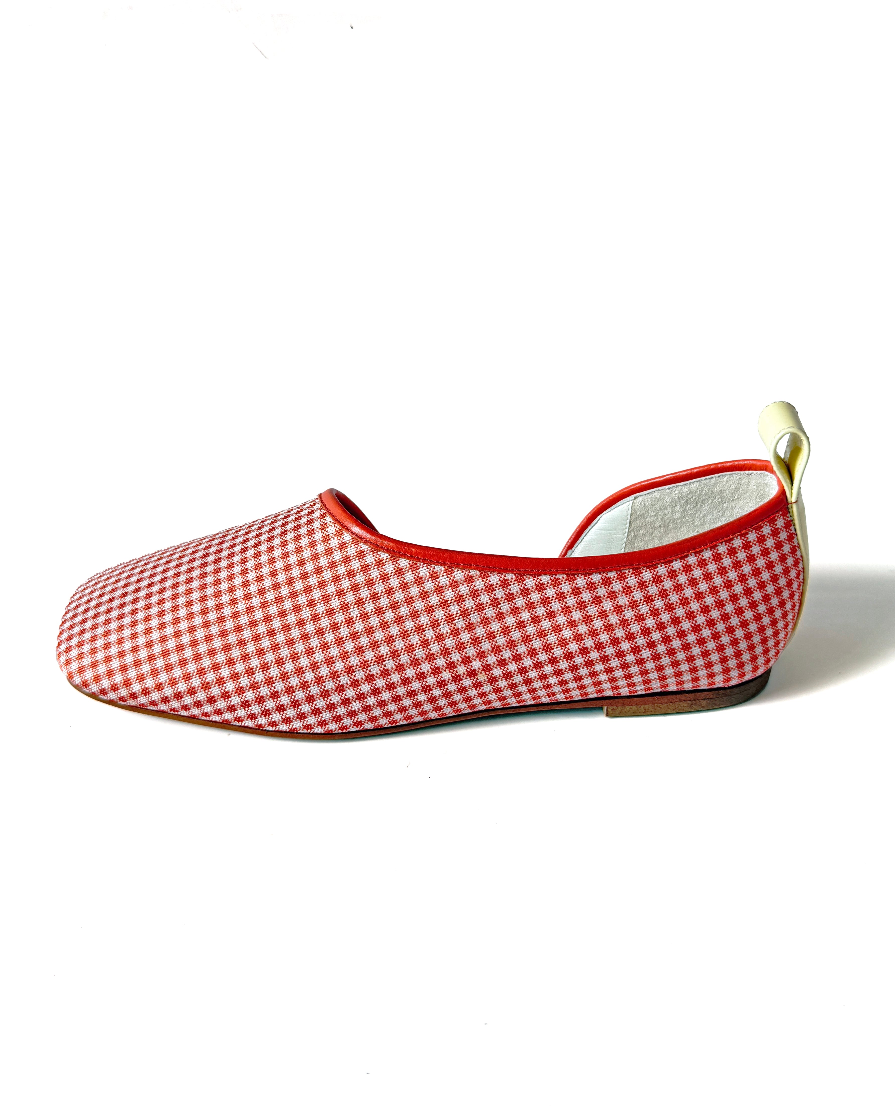 SAMPLE 34 - size 35.5